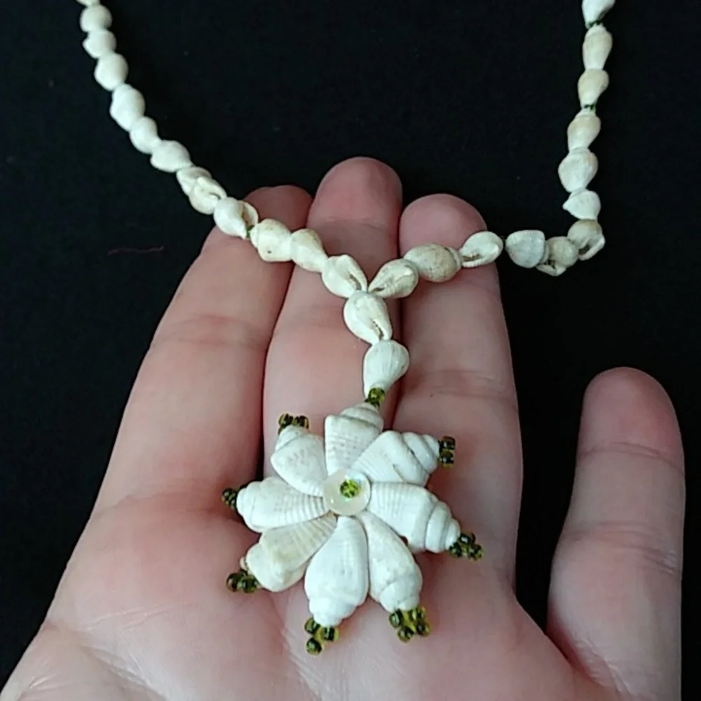 Seashell Stament Necklace With Floral Shells Pendant
